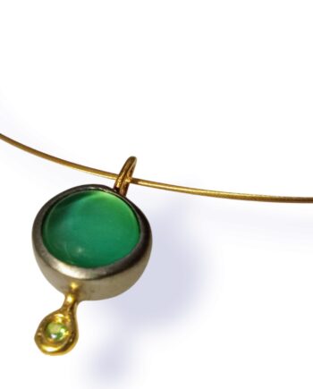 Beautiful necklace with doublet green ahate, Tzerk silver and 18K gold