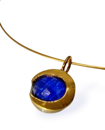 Beautiful motif with doublet lapis lazuli on silver and 18K gold