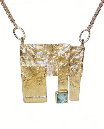 Ασημένιο μοτιφ με abstact art μοτίβα και blue topaz